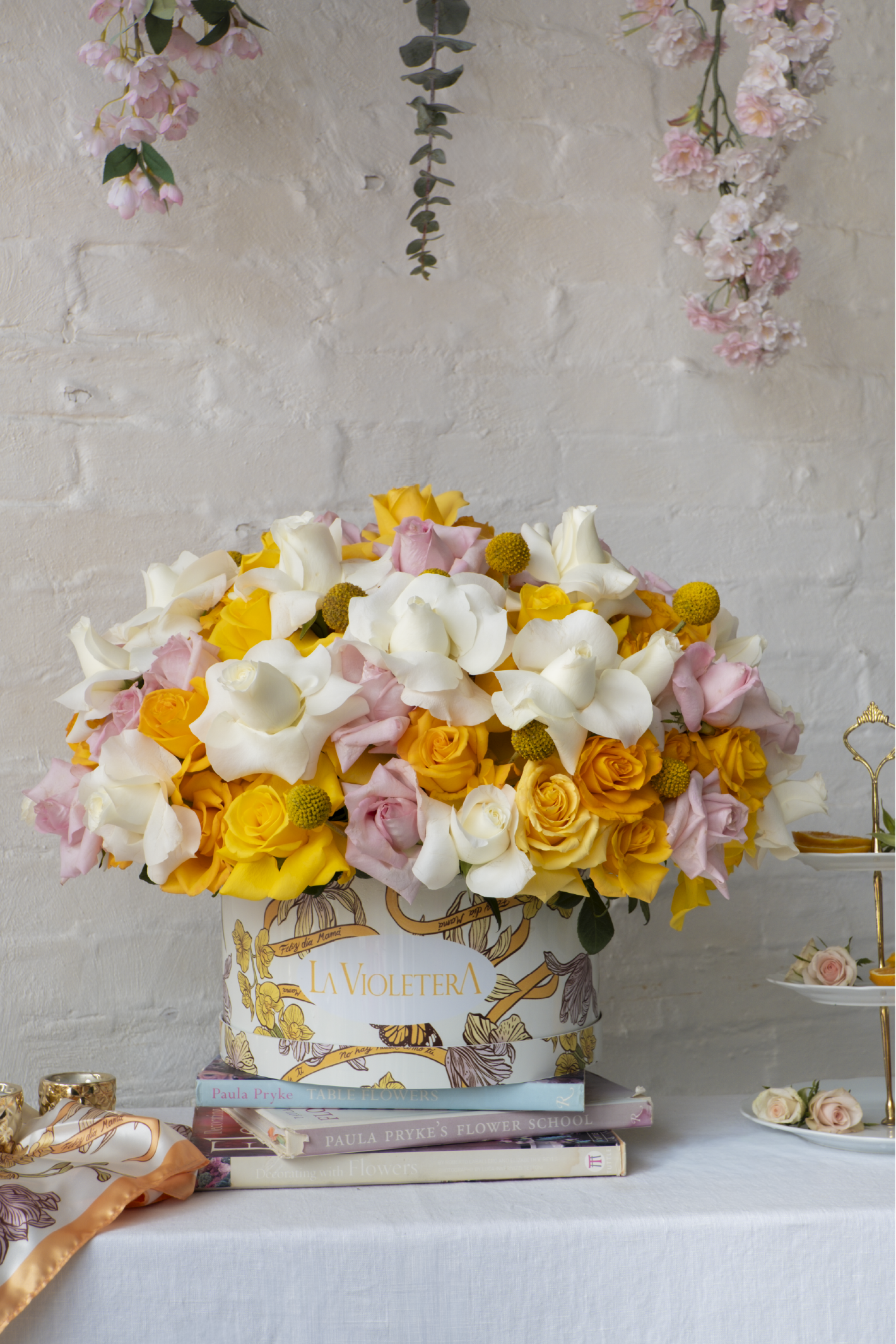 Raquel, Rosas amarillas, blancas y rosadas