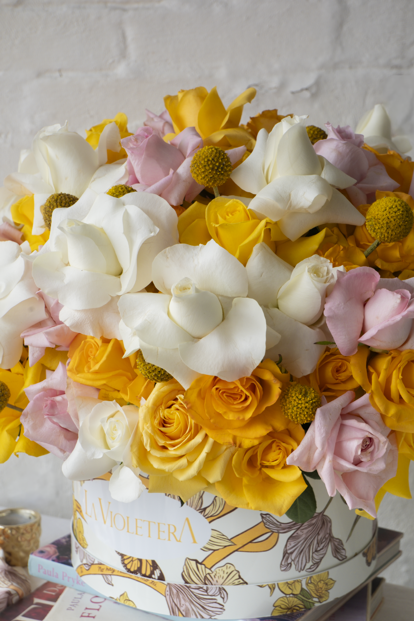 Raquel, Rosas amarillas, blancas y rosadas