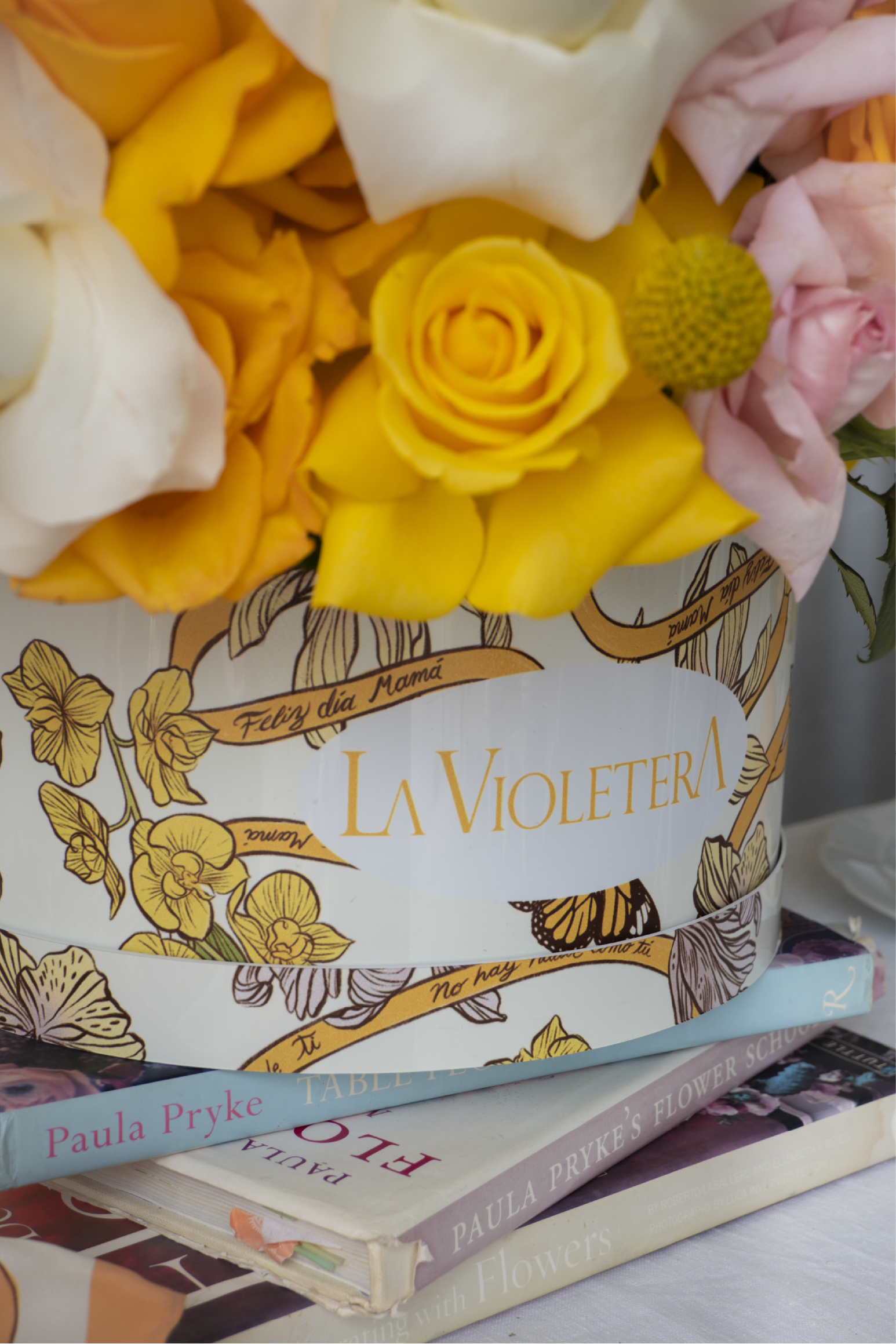 Raquel, Rosas amarillas, blancas y rosadas