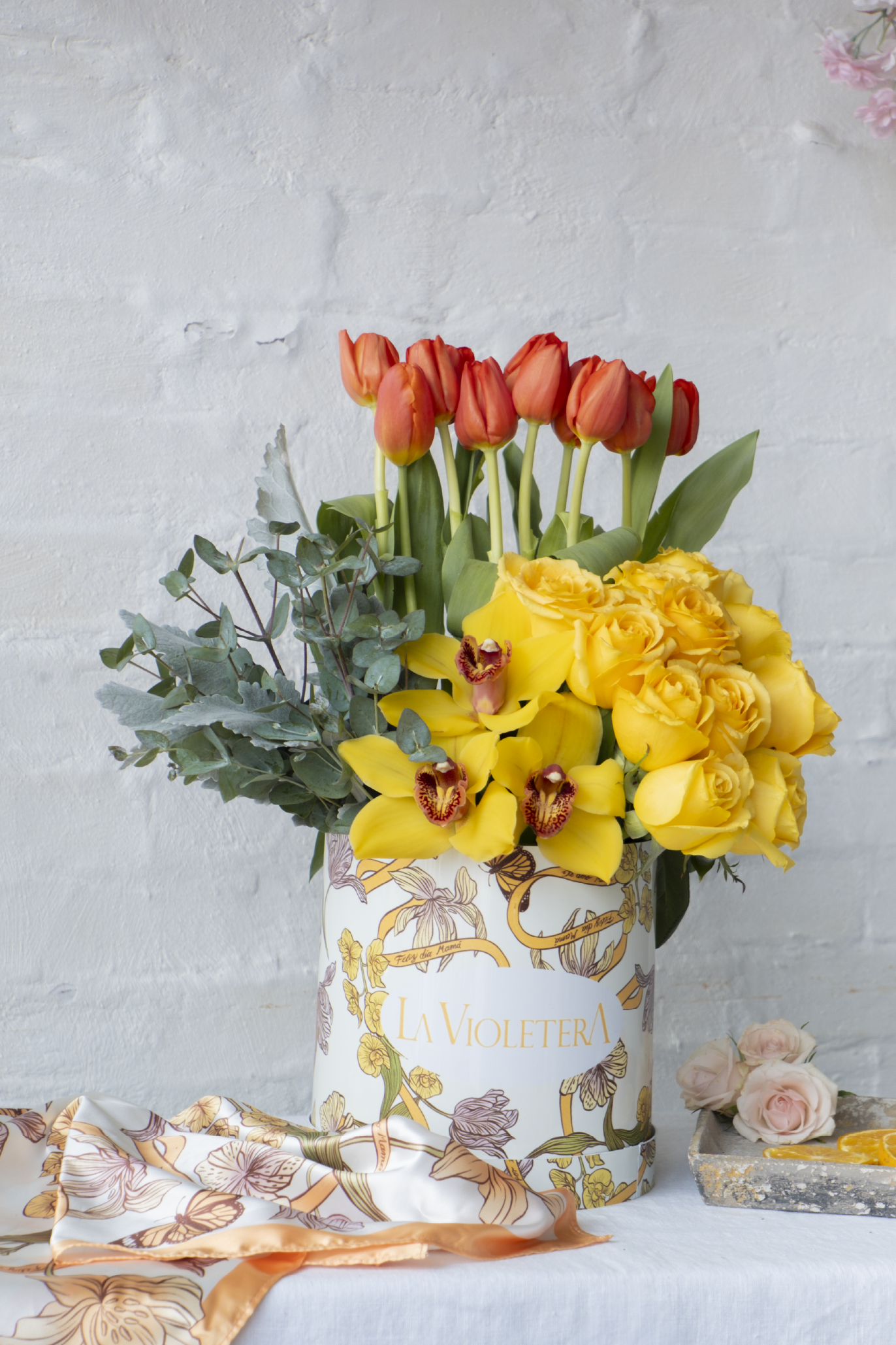 París, Arreglo floral con tulipanes, rosas y orquídeas