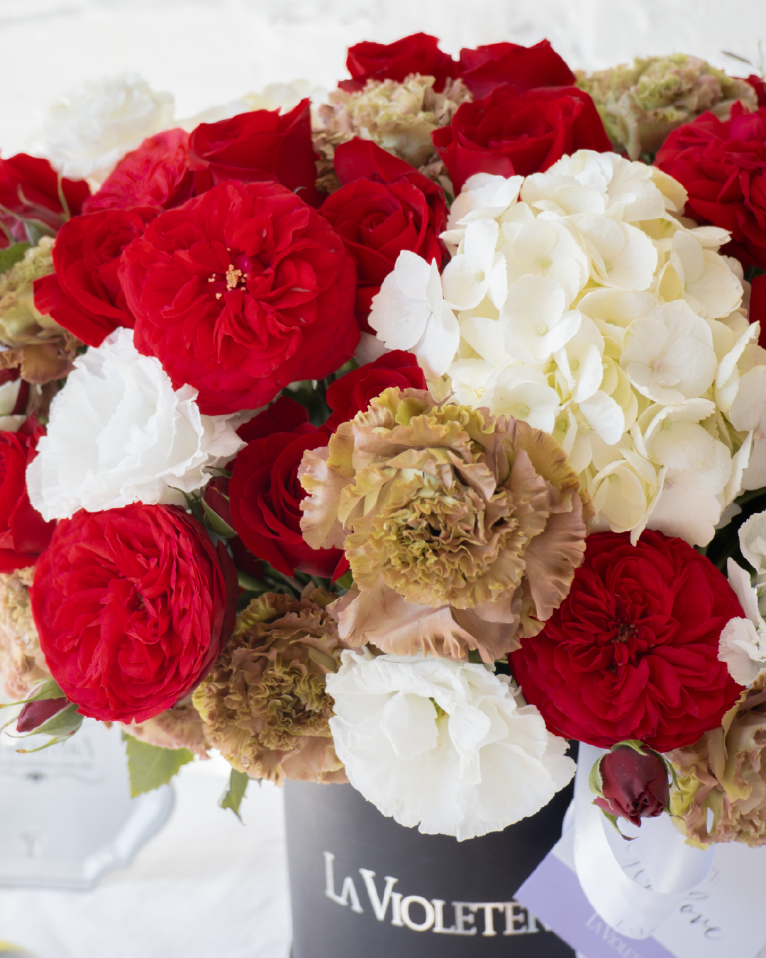 Amira, arreglo floral con rosa inglesa y lisianthus