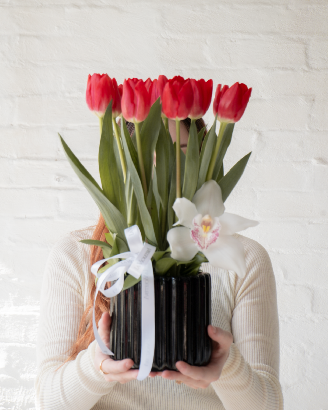 Lucy, hermoso arreglo con 10 tulipanes.