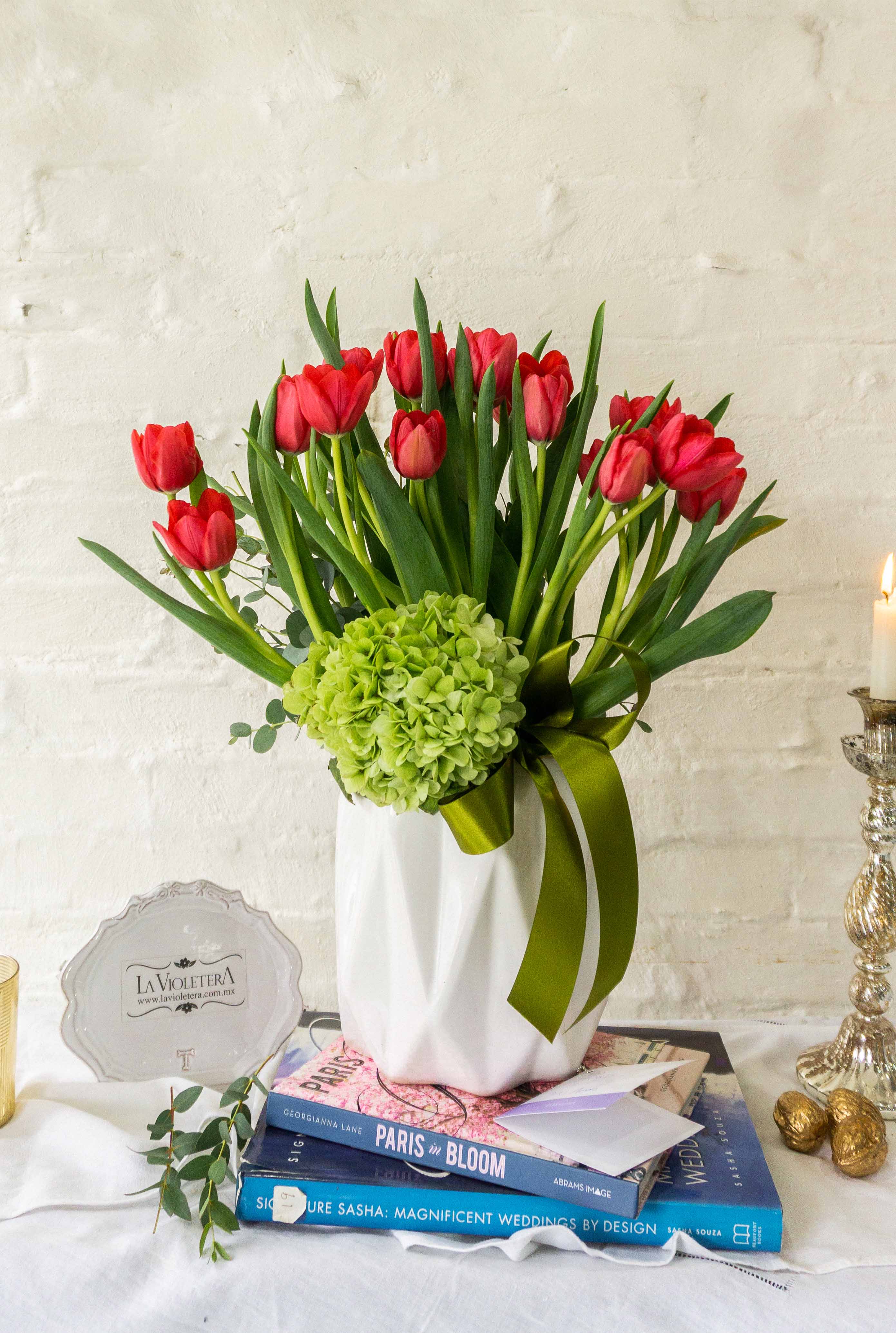 Charlotte, arreglo floral con 20 tulipanes