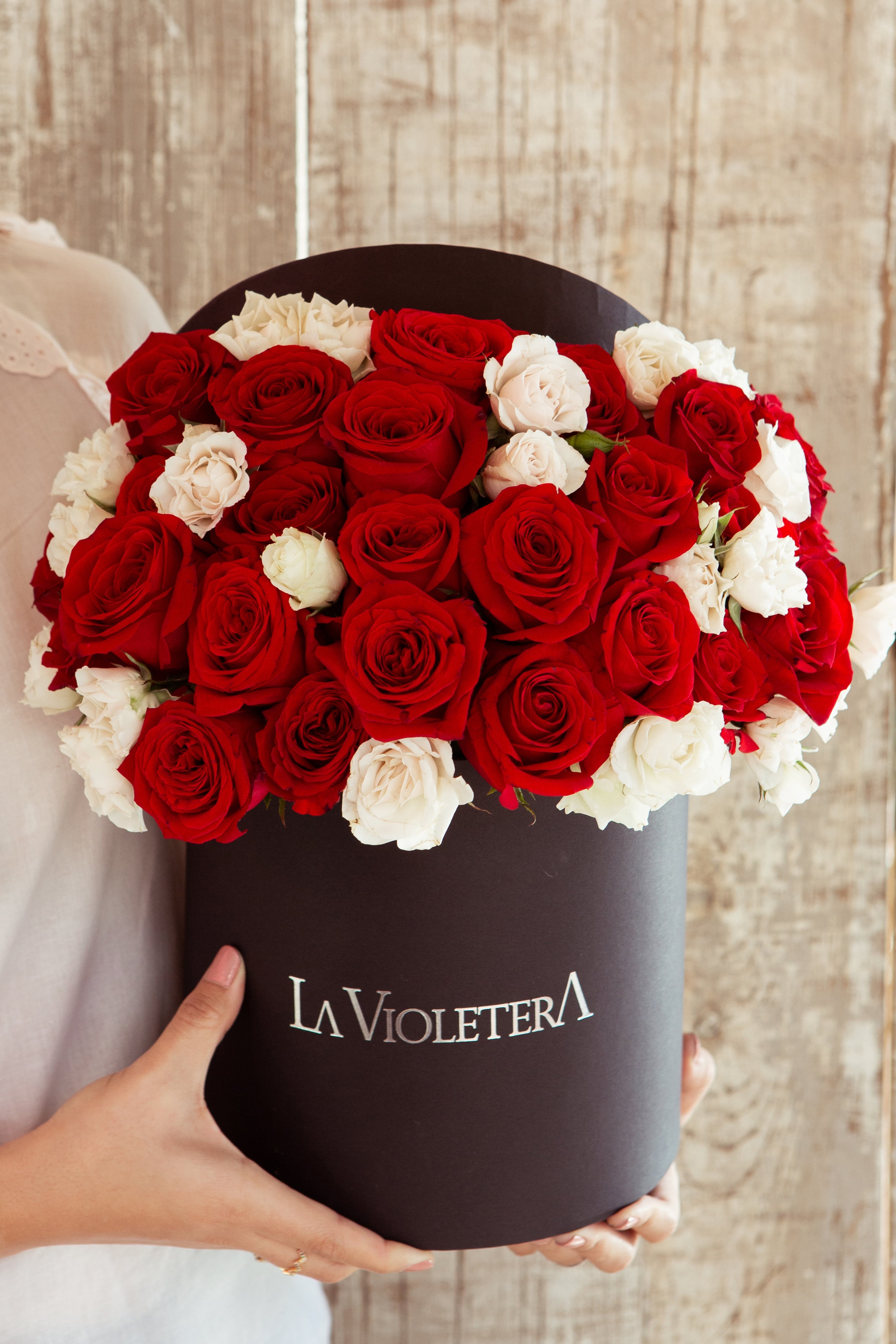Arreglos de flores rosas rojas económicos, para San Valentin el día del amor.