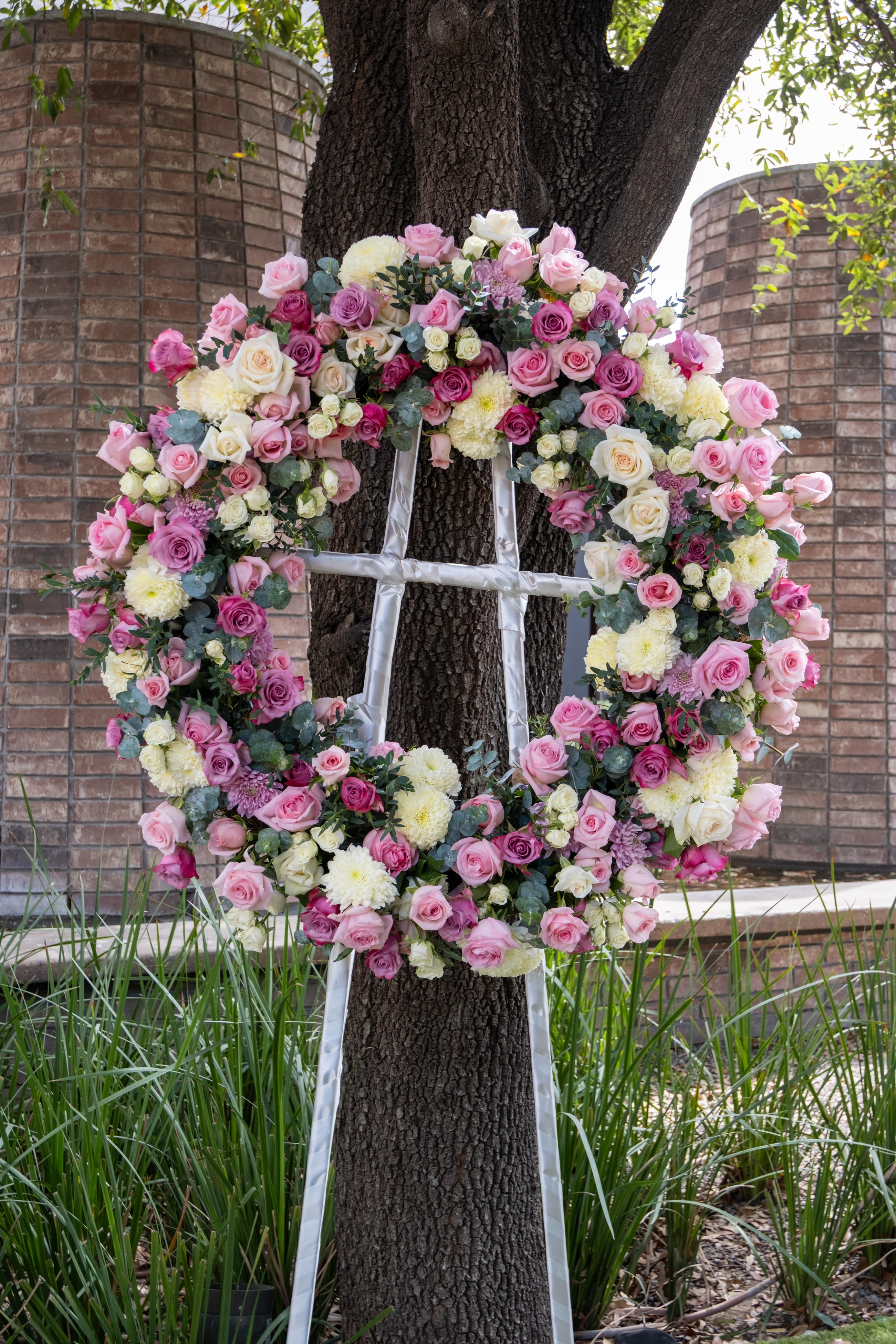 Fé, delicada corona en tonos rosados