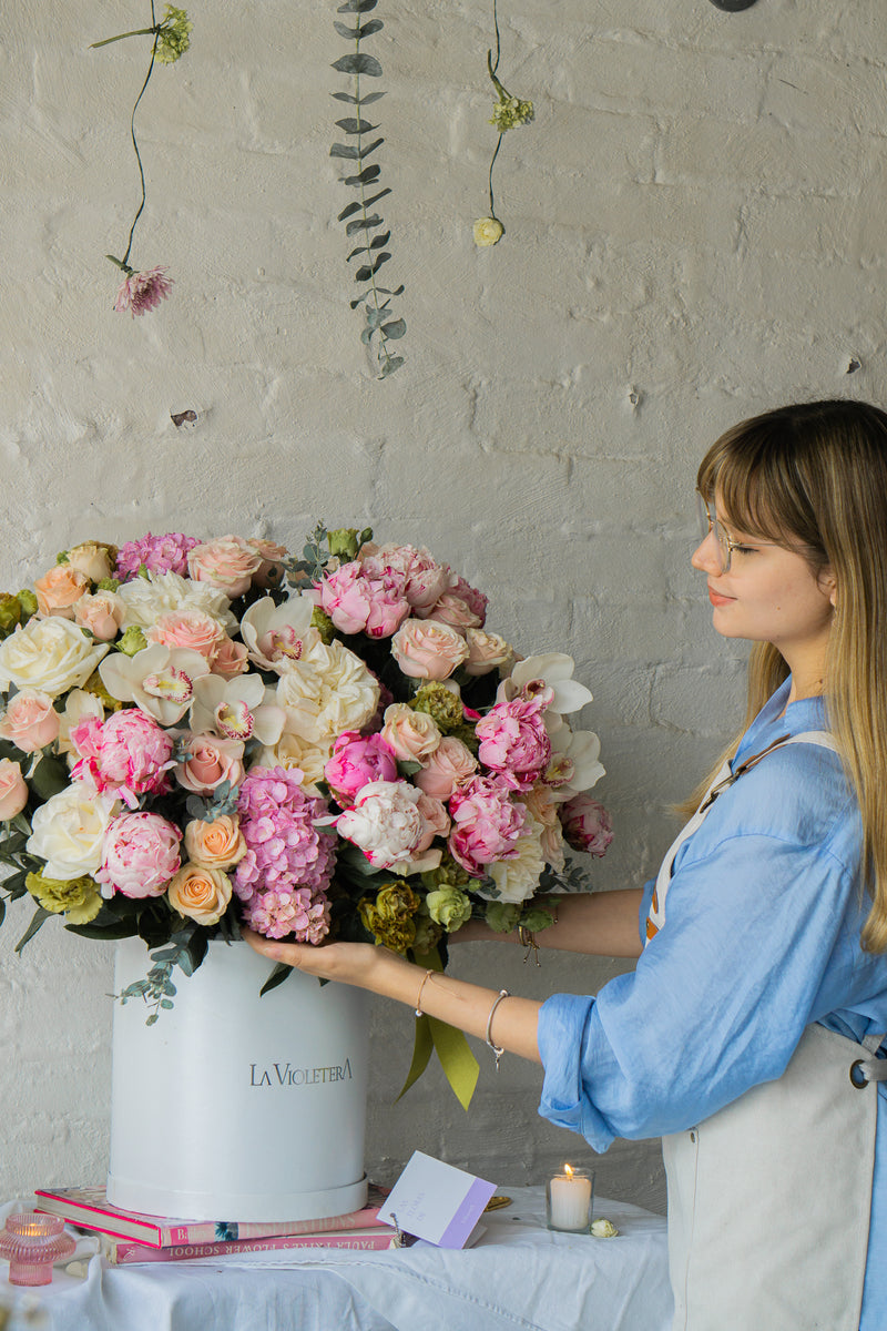 Lucrecia, espectacular arreglo con peonias