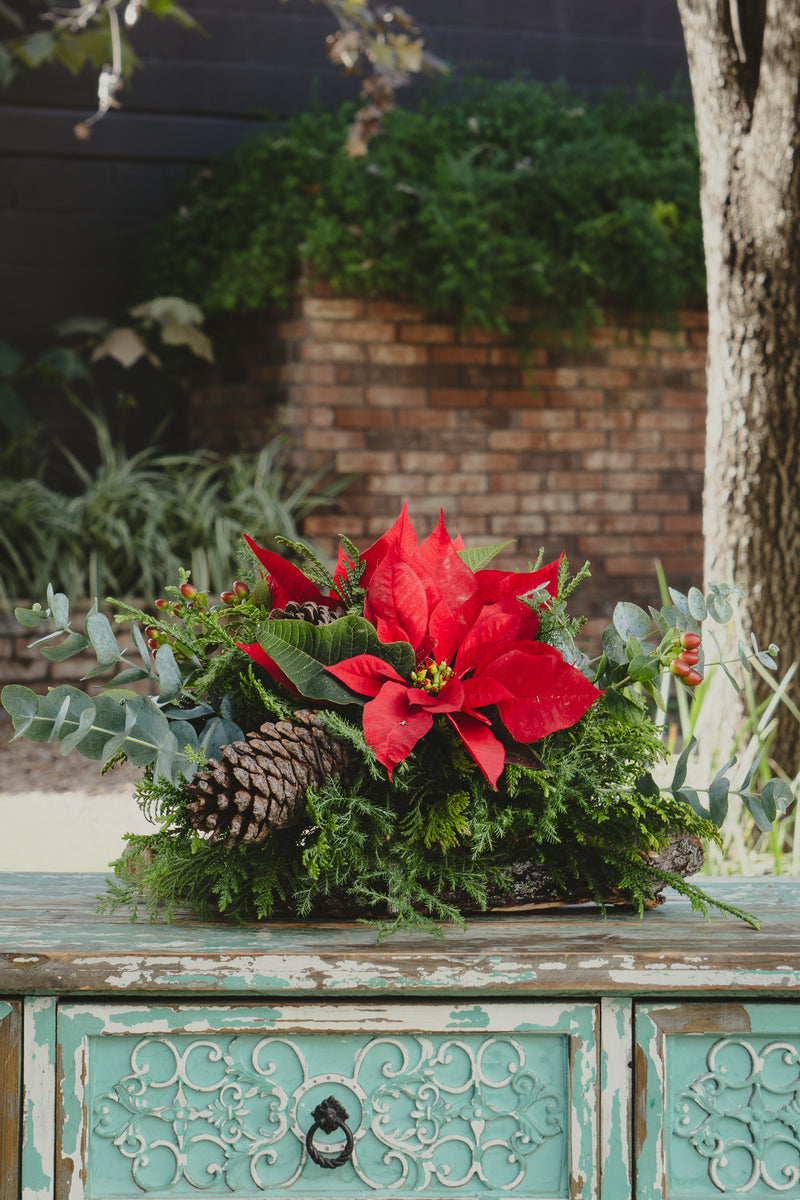 María, centro de mesa navideño montado en tronco.