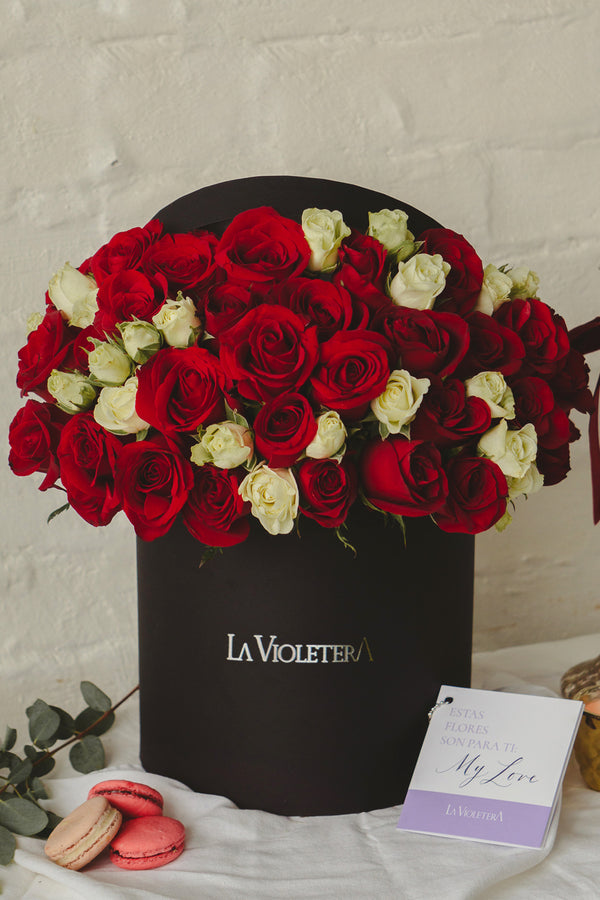 Milán, caja con rosas rojas y mini rosas