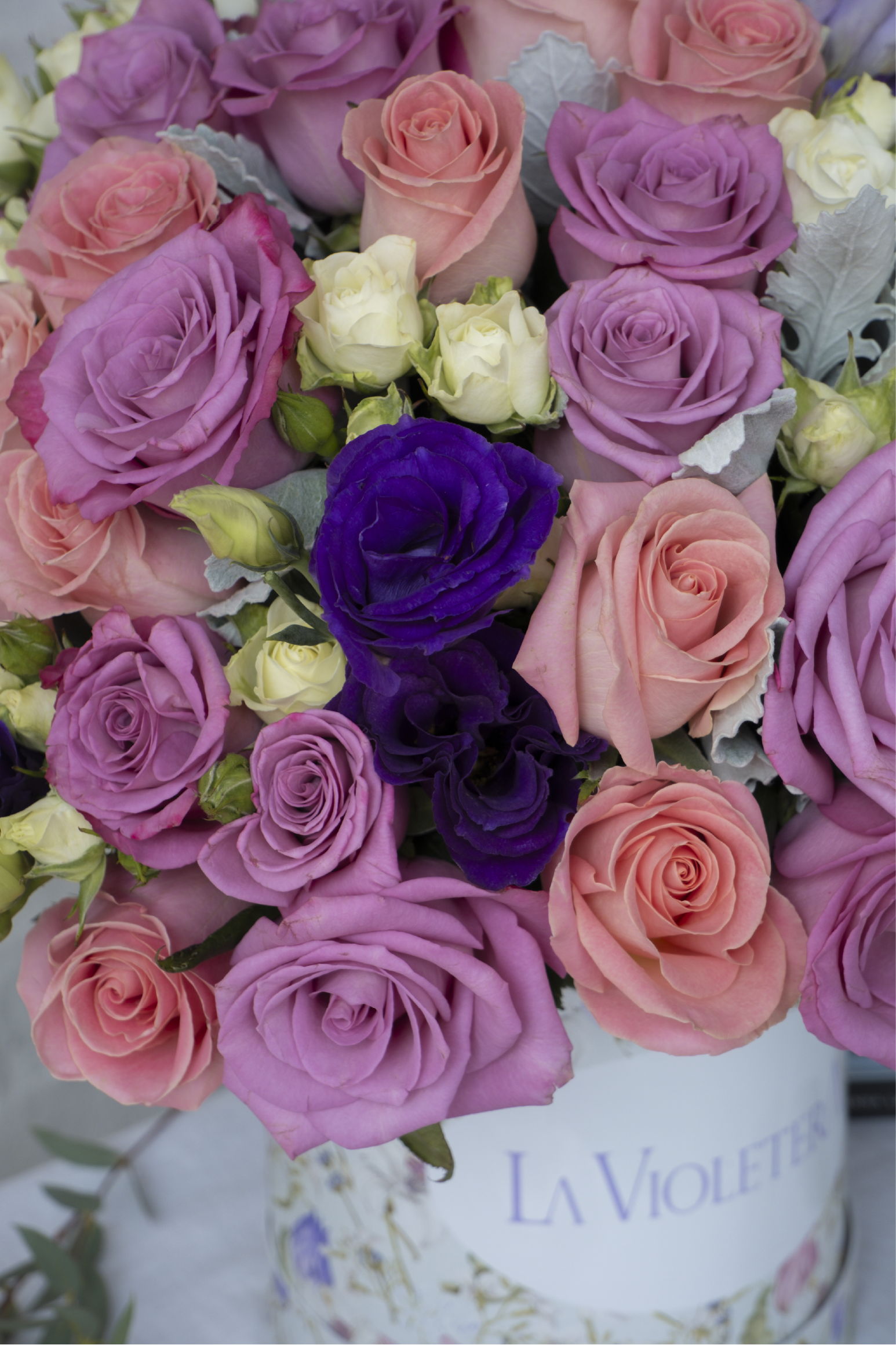 Jazmín,  Diseño floral con tonos lilas y rosados