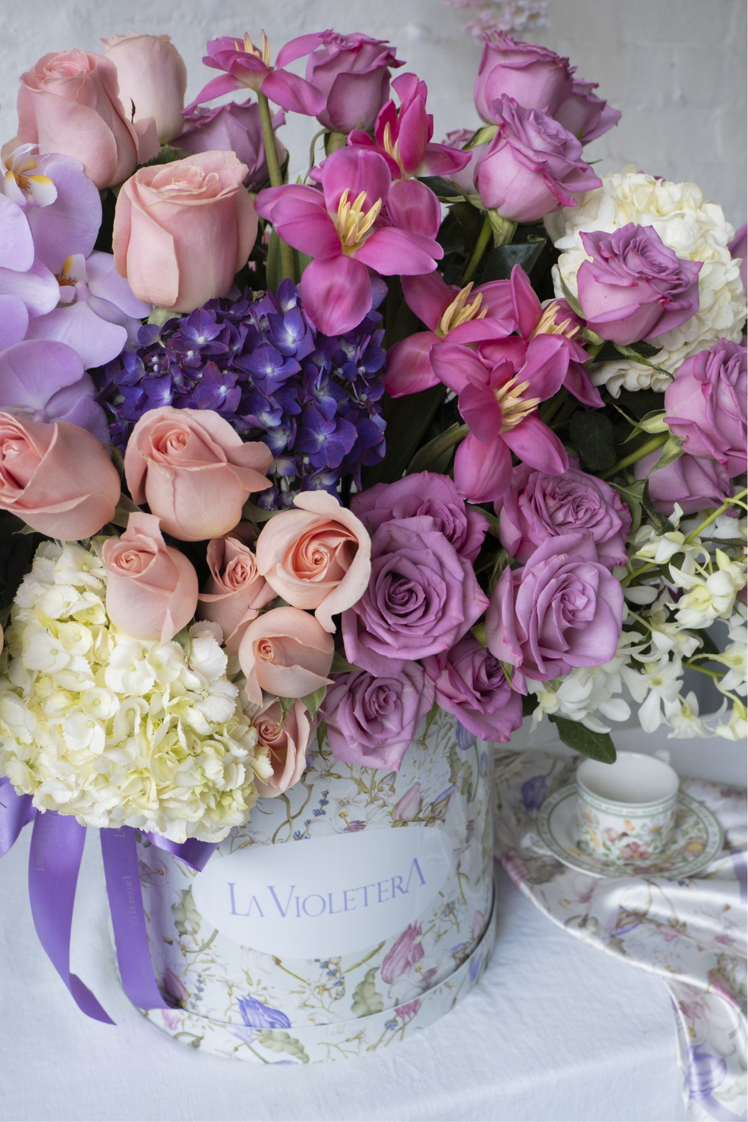 Emma, Orquídeas, rosas, hortensias y tulipanes