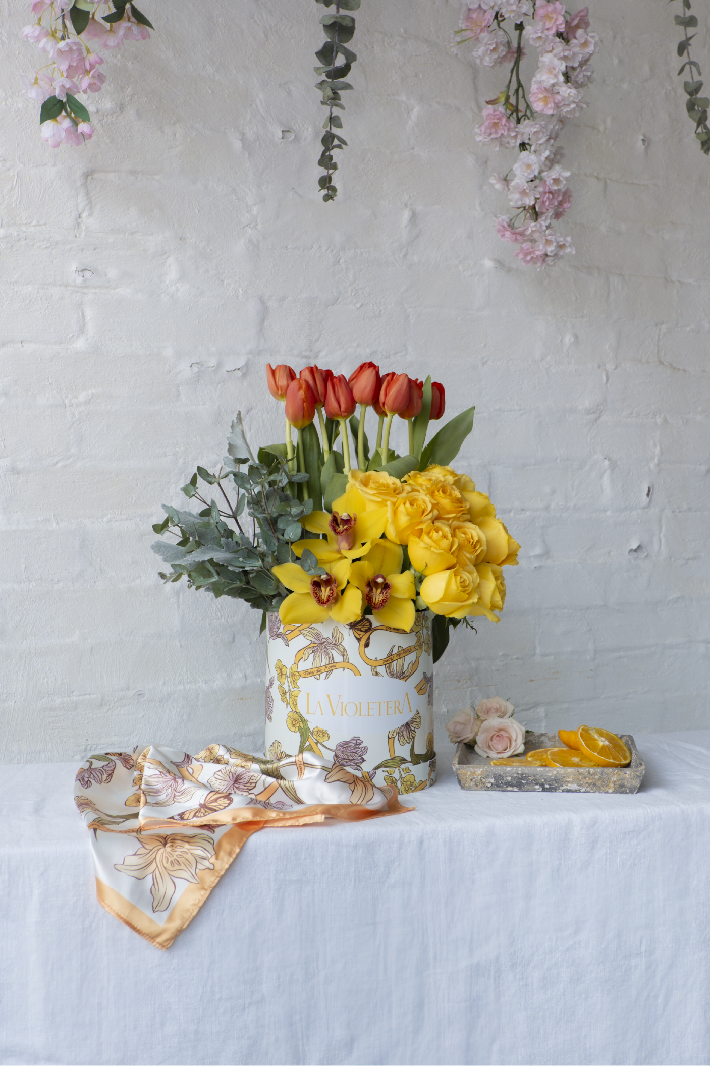 París, Arreglo floral con tulipanes, rosas y orquídeas