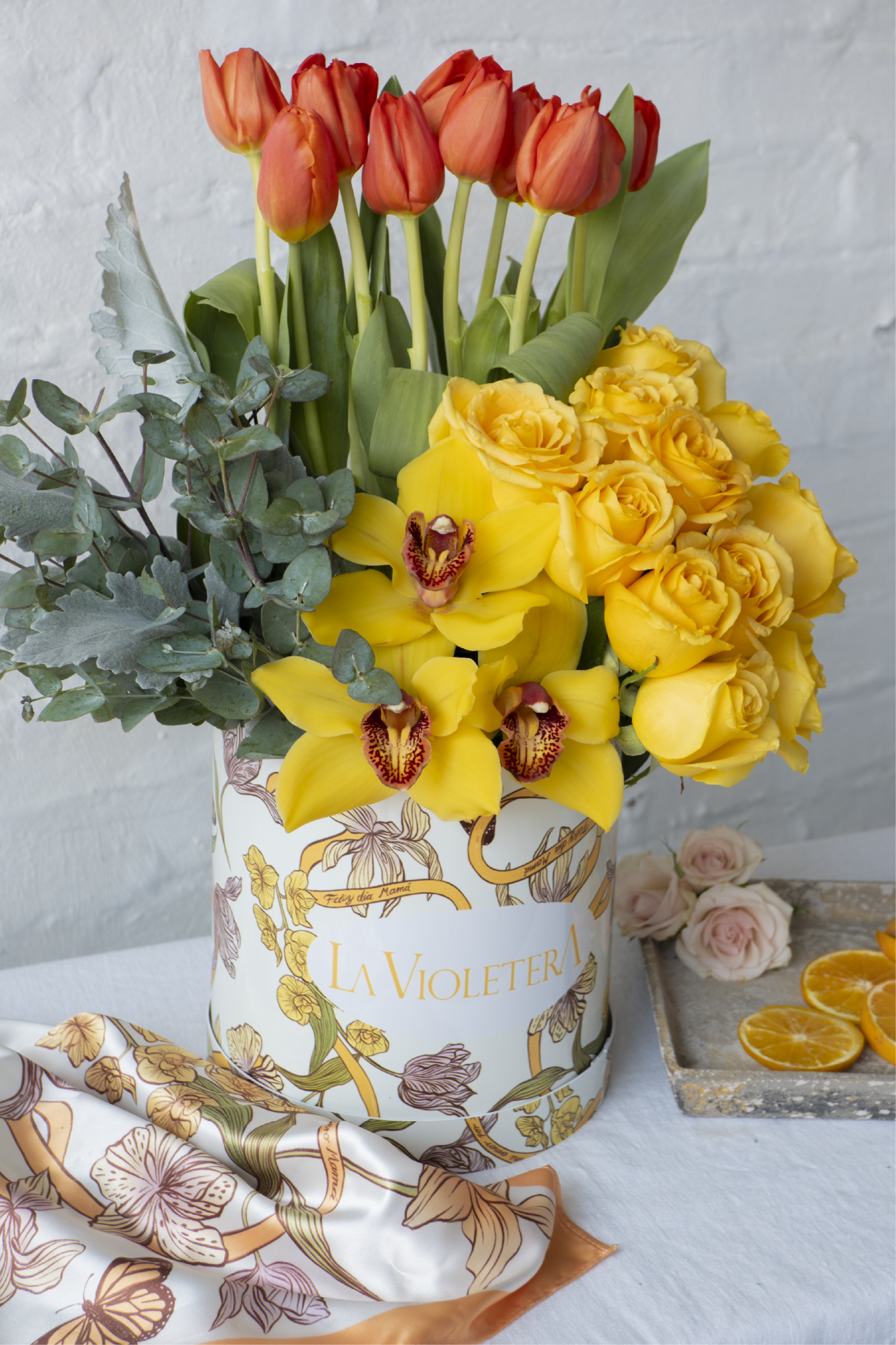 París, Arreglo floral con tulipanes, rosas y orquídeas