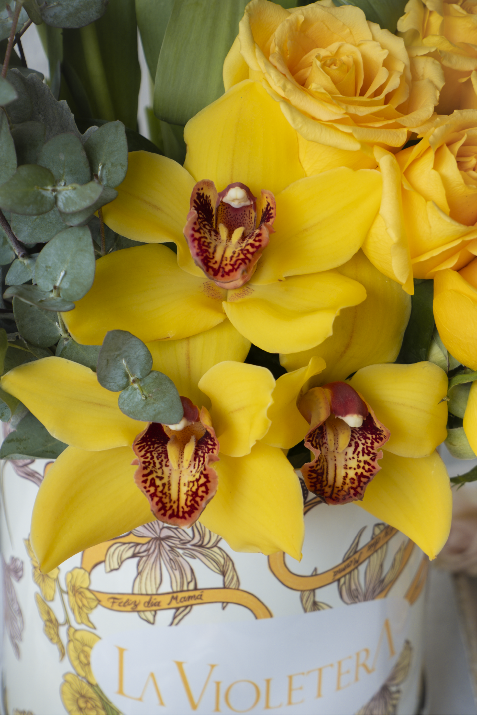 París, Arreglo floral con tulipanes, rosas y orquídeas