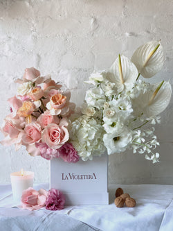 Daría, arreglo floral en caja con rosas inglesa y otras flores