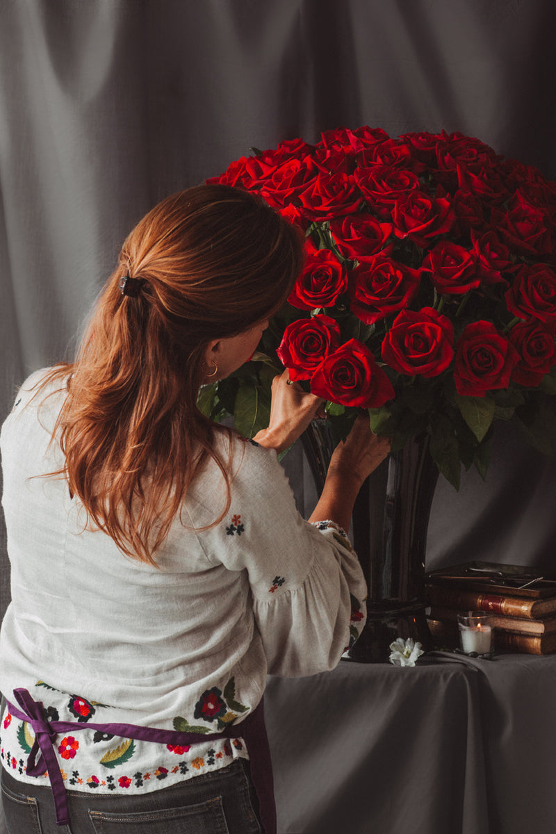 Constanza, 100 rosas rojas de en arreglo floral