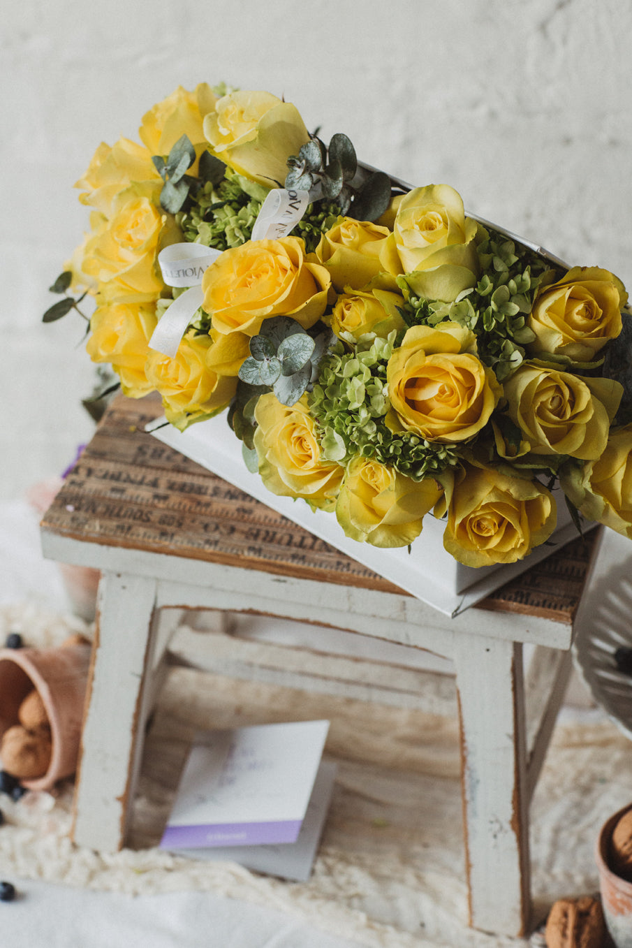 Regina, caja libro con rosas